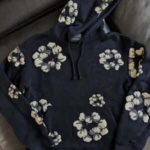 Black And Cream Color. Denim tears Cotton Wreath. Excellent Condition.